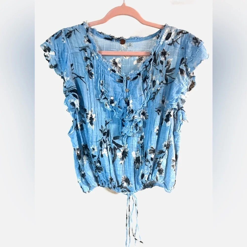 Free People FP ONE Floral Gauze Top Womens Medium Blue Flutter Sleeve‎ Boho M